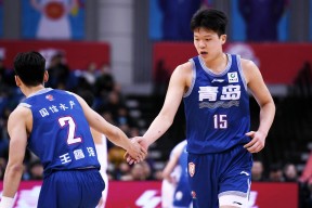 金年会CBA季后赛赛程吃紧，广州队关键时刻扳平良机，更衣室稳定，团队化学反应显著的简单介绍
