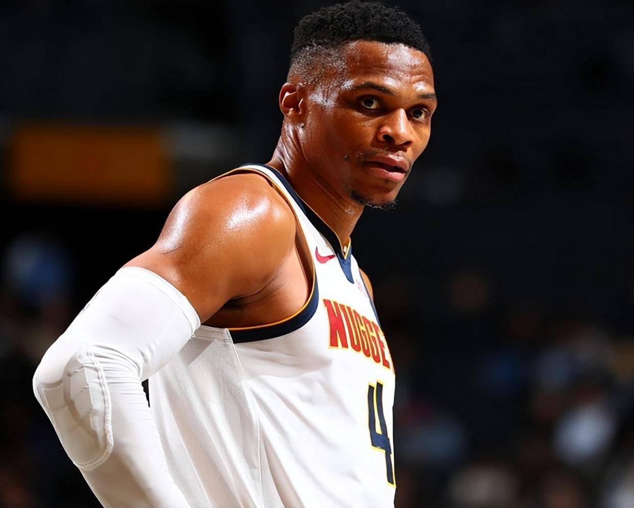 新奥尔良鹈鹕发布备战花絮，今晚迎来里程碑，欧联任务艰巨，年轻球员得到机会的简单介绍